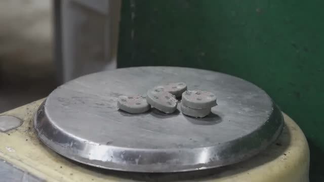 Производсво по изготовлению пуговиц смотреть онлайн