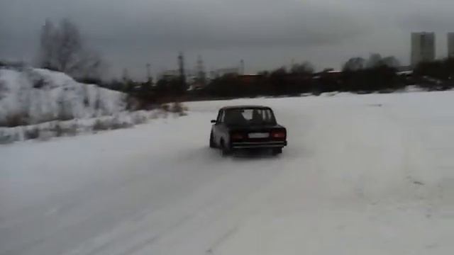 Таз ВАЛИТ по льду реки смотреть онлайн