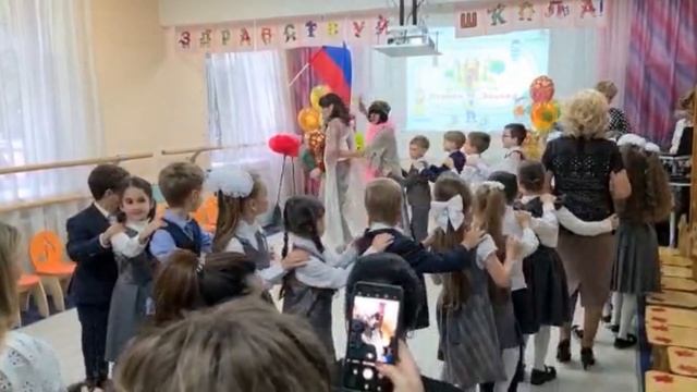 Линейка для первоклассников в Школе "Морозко" 1 сентября 2022 смотреть онлайн