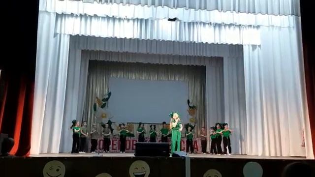 Рябич Виктория 9 лет, эстрадный вокал. Муз. и сл. В. Осошника "Лягушачий хор" смотреть онлайн