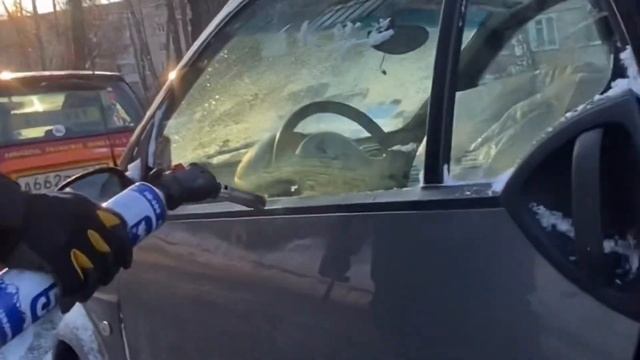 Замёрз замок ? Лайфхак ,Как Вскрыть Авто Газовой горелкой разрядился аккумулятор Мерседесе Смарт? смотреть онлайн