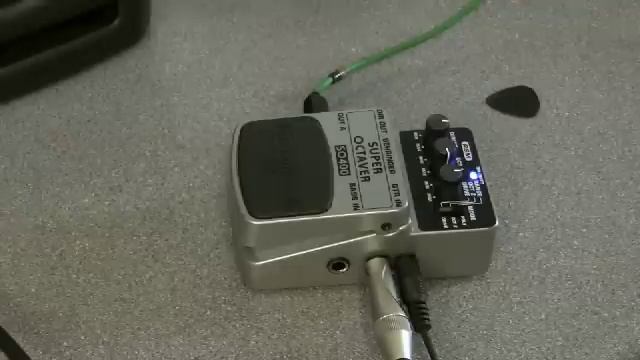 Behringer RSM guitar FX pedals review - SO400 Super Octaver смотреть онлайн