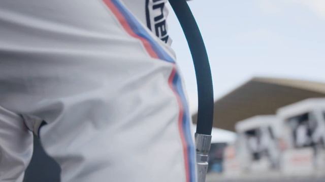 BMW podium in the dunes - BMW Motorsport. смотреть онлайн