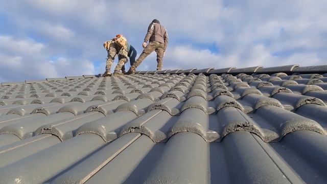 Вальмовая крыша-Цементно-песчаная черепица