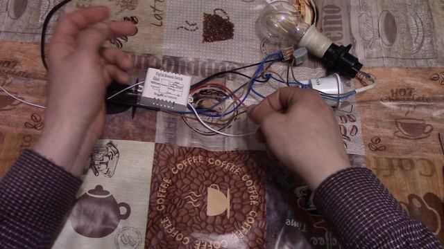 Потолочный датчик движения и радиовыключатель . Три варианта подключения . смотреть онлайн