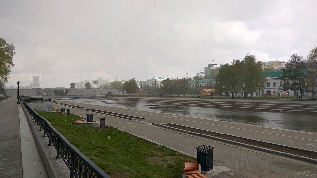 Екатеринбург. Исторический сквер. Плотинка. Весна. 16 мая.