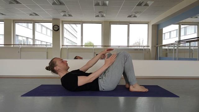 Йога для ягодиц и бёдер/ уровень "начинающий" / Алексей Казубский смотреть онлайн