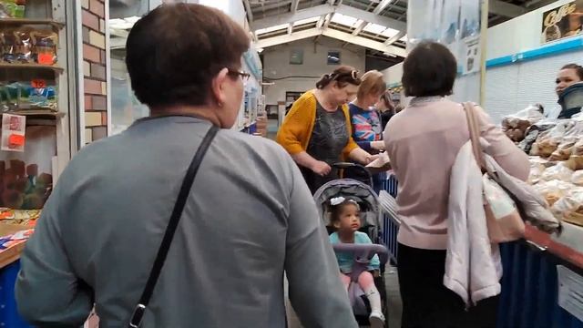 Покупаем мед и клубнику //Показательное выступление ТП с тяпкой смотреть онлайн