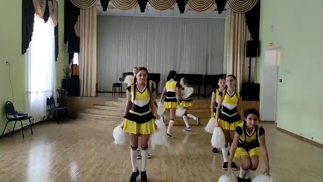 Танец коллектива по чирлидингу смотреть онлайн