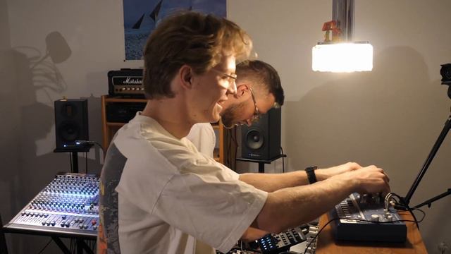 DAWless Acid Dancehall Jam with Digitakt, TD-3, Ensoniq Mirage, Casio RZ-1, Roland MKS-7, Korg MS-2 смотреть онлайн
