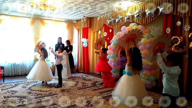 Ромашковое поле ТАНЕЦ С ВЕЕРАМИ РОМАШКАМИ смотреть онлайн