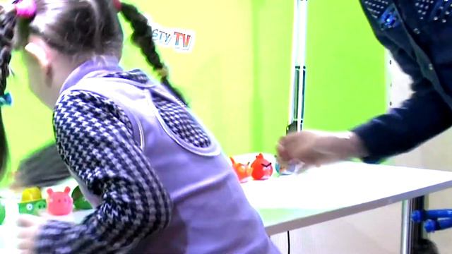 Играем в "Энгри Бёрдс" 🐦🐤 We play Angry Birds смотреть онлайн