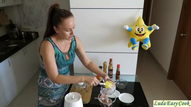 ВКУСНЫЕ ПАРОВЫЕ БУЛОЧКИ с мясной начинкой Вьетнамская и китайская кухня - Bánh Bao bất bại смотреть онлайн