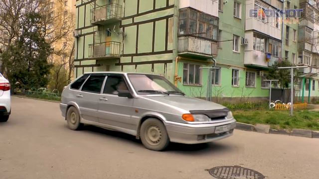 В Анапе водители, которые объезжают пробки через дворы, ставят под угрозу жизни детей