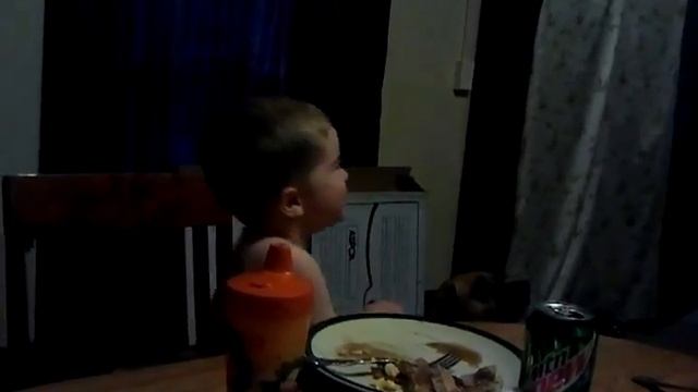Baby playing at dinner table. Sweet ninja skills. смотреть онлайн