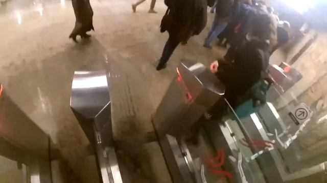 Как бесплатно пройти в метро. смотреть онлайн
