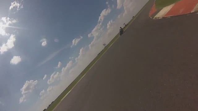 2010 Yamaha R1 following 2004 Suzuki GSX-R750 смотреть онлайн