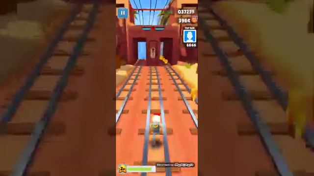 Komputersem играет в Subway Surfers смотреть онлайн