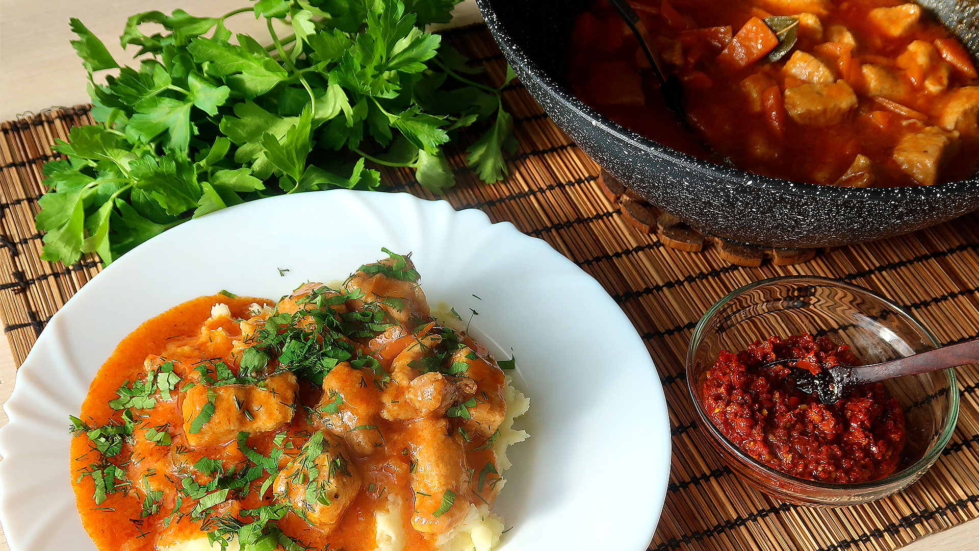 Очень вкусный гуляш с подливкой. Вкус из детства. смотреть онлайн