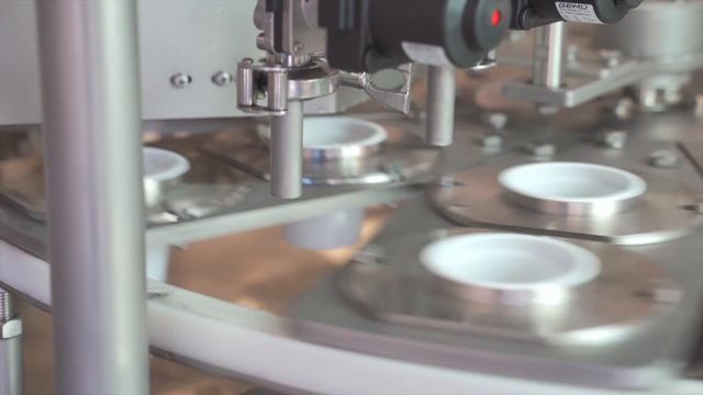 Автомат CFM 2L Ультраклин для фасовки йогурта в стаканчики. смотреть онлайн