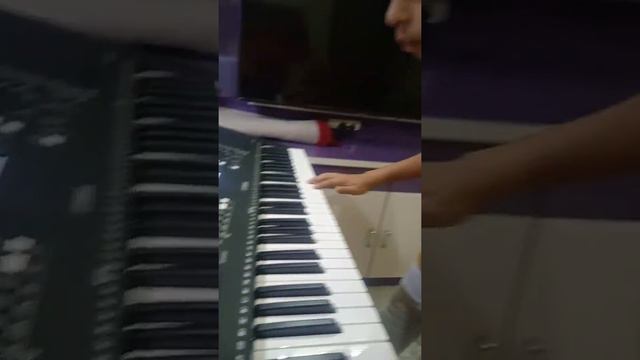 Review of Yamaha PSR E373 смотреть онлайн