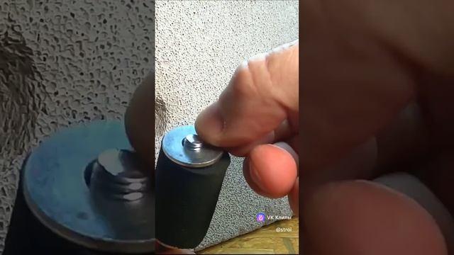 Как закрепить крючке на стене