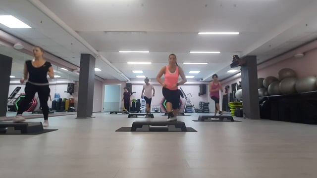 СТЕП АЭРОБИКА ЦЕЛАЯ ТРЕНИРОВКА / STEP AEROBICS смотреть онлайн