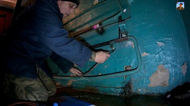 Газосварка ЖКХ. Работаем в подъезде с Серёгой.Gas welding housing and communal services смотреть онлайн