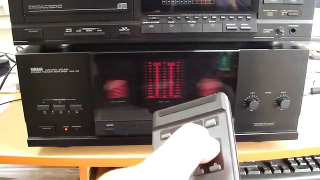 YAMAHA CDX 710 with 24 speed CDR смотреть онлайн