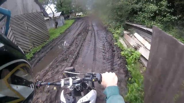 Mud everywhere, electricians occupied my damn playground смотреть онлайн