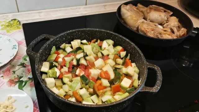 Тушёные ОГУРЦЫ с кабачком дополнили наш обед. смотреть онлайн
