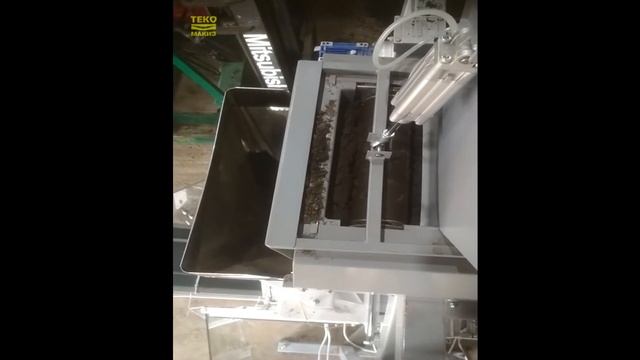 Упаковка грунта, земли, субстрата для растений смотреть онлайн
