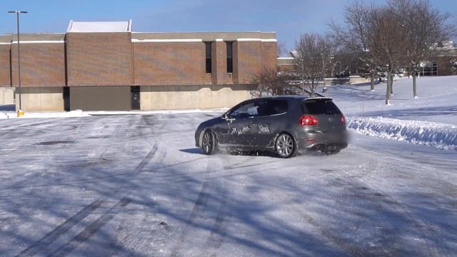 VW MK5 R32 Snow Launch + Drift смотреть онлайн