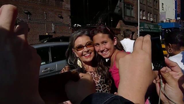 Roseanne Barr Emmy and Gloden Globe award winner signing autographs смотреть онлайн