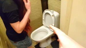 ТЫ НЕ ПОПИСАЕШЬ ПРАНК / ЛУЧШИЙ ПРИКОЛ НАД ДЕВУШКОЙ В ТУАЛЕТЕ