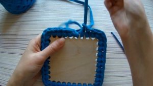 Обвязка квадратного деревянного донышка трикотажной пряжей