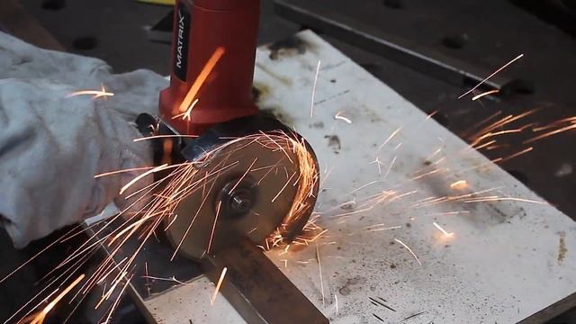 Стойка для БОЛГАРКИ. Стойка для УШМ | Крутой станок из Болгарки 3в1 за 100 рублей | Секрет Болгарки смотреть онлайн