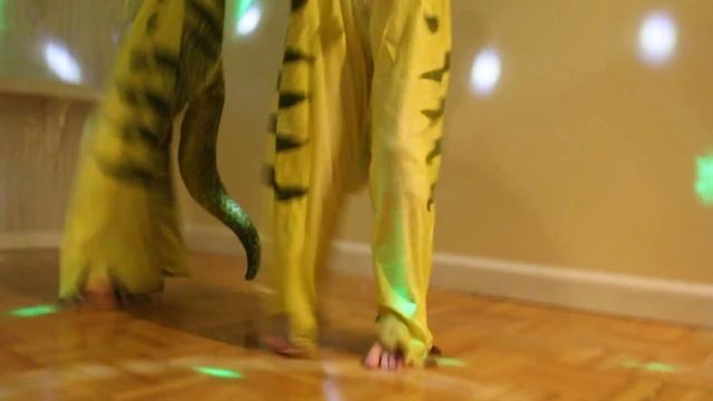 "JURASSIC WORLD ECHO" Dinosaur Song Video with DANCING T-REX смотреть онлайн