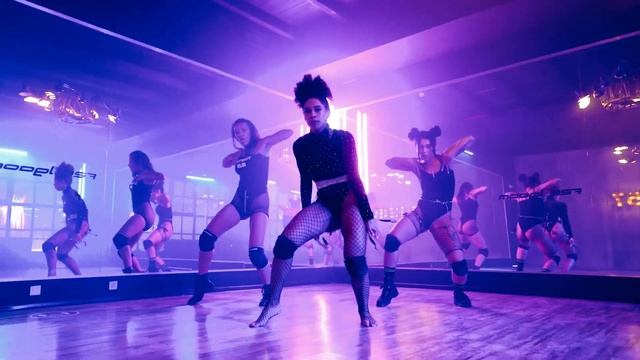 M357 DAILY: Twerk - Justina смотреть онлайн