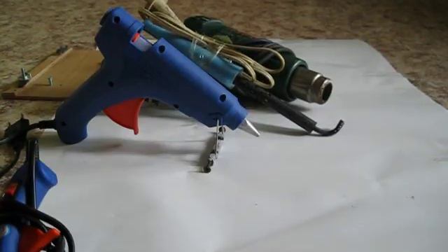 Клеевой пистолет Как работать . Фокус. смотреть онлайн