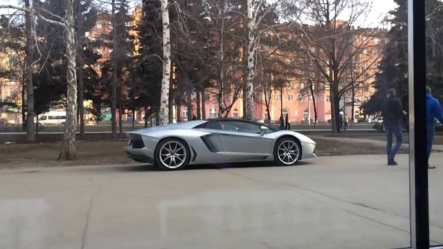 Как люди реагируют на Lamborghini Aventador в Челябинске смотреть онлайн