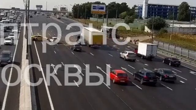 На 83-м километре на внешней стороне МКАД произошло ДТП - Новости Москва смотреть онлайн