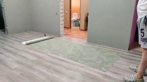 Поклейка виниловых обоев компаньонов
