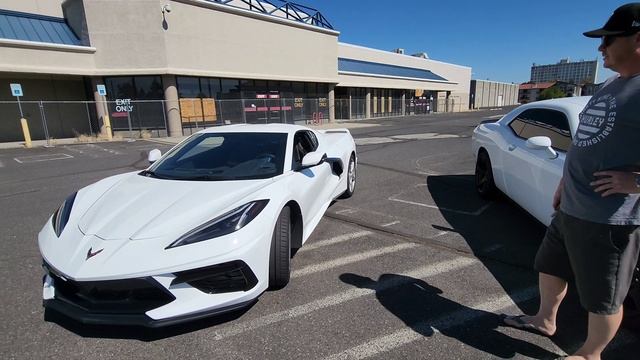 MY FRIENDS 2022 CORVETTE C8 CALLS OUT MY 2022 HELLCAT TO RACE! смотреть онлайн