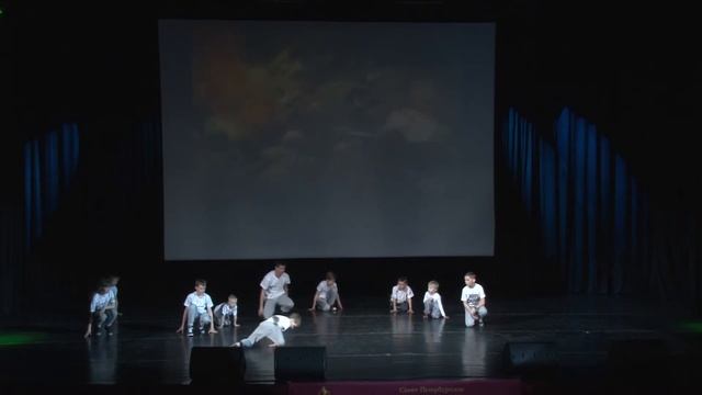 Первый раз на сцене. Брейк данс смотреть онлайн