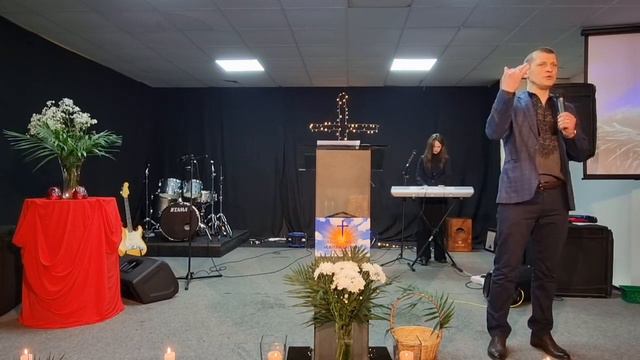 Церковь Свет Миру. Проповедь Андрея Пархоменко - Пасха наша Христос(17.04.23) смотреть онлайн