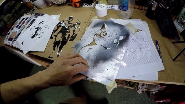 Граффити через трафарет. Изготовление трафарета для граффити. Рисуем граффити на дверях гаража)))