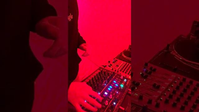 Arturia DrumBrute Drum Machine - Demo смотреть онлайн