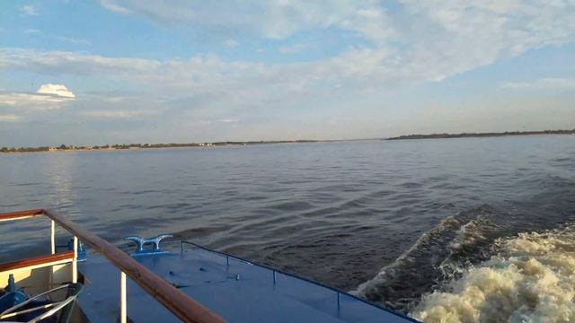 Panorama-schiff auf der Wolga Речпорт и набережная Волгограда 4K смотреть онлайн