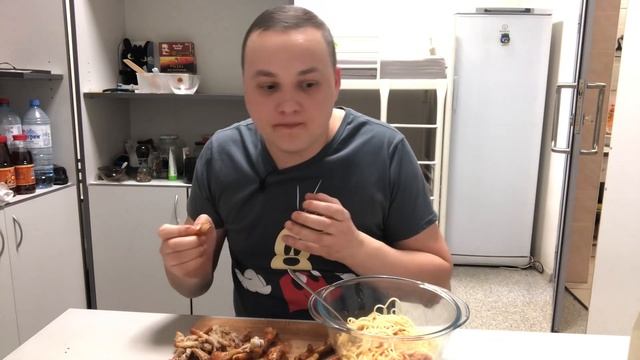 Спагетти и деликатес куриные лапки итинг мукбанг eating mukbang смотреть онлайн